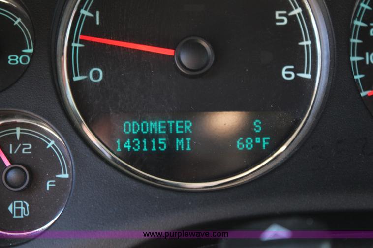 image for item I5885 2009 Chevrolet Suburban 2500 LT SUV