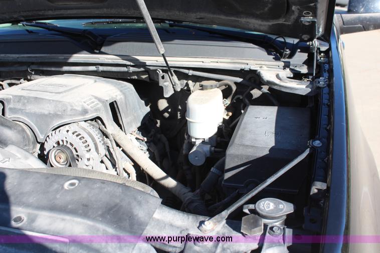 image for item I5885 2009 Chevrolet Suburban 2500 LT SUV