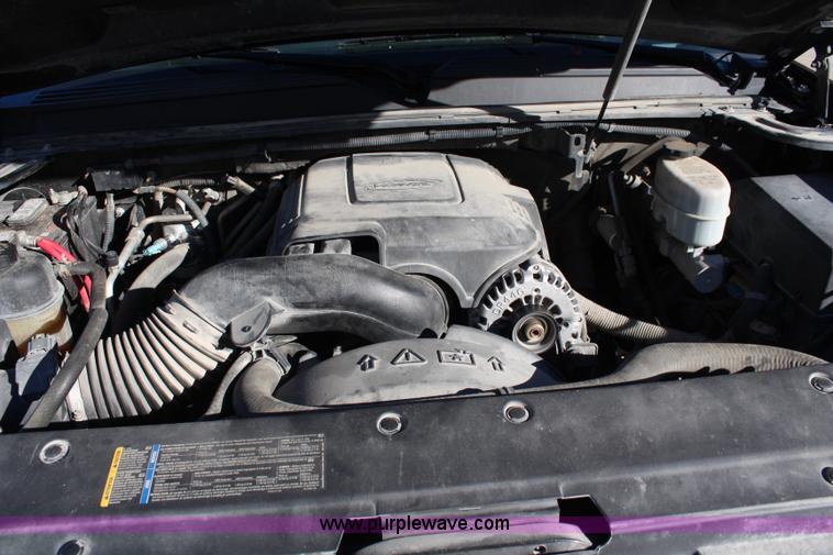 image for item I5885 2009 Chevrolet Suburban 2500 LT SUV