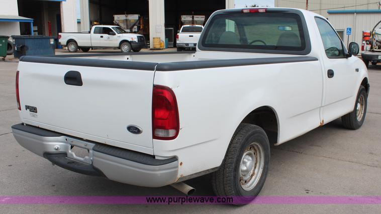 image for item I5952 2000 Ford F150 pickup truck