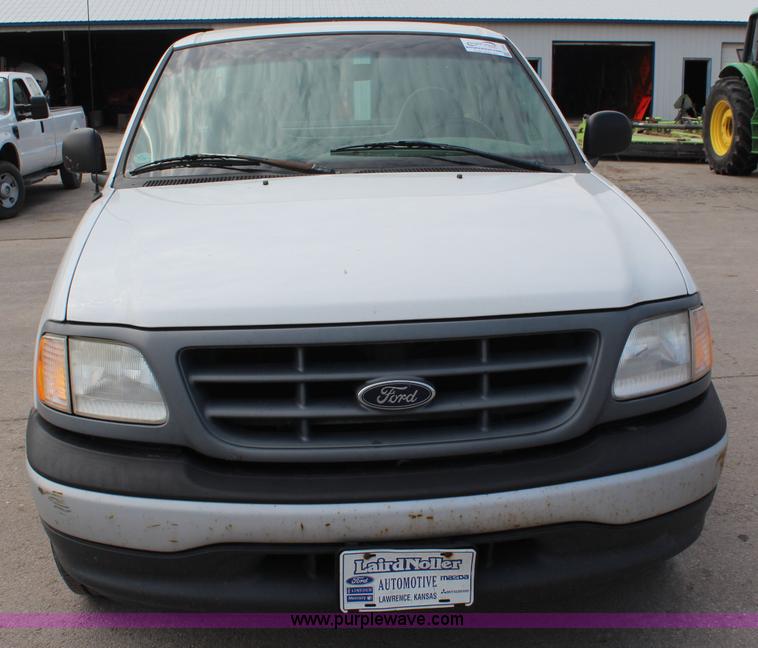 image for item I5952 2000 Ford F150 pickup truck
