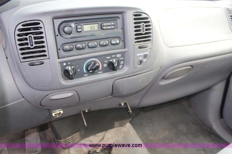 image for item I5952 2000 Ford F150 pickup truck