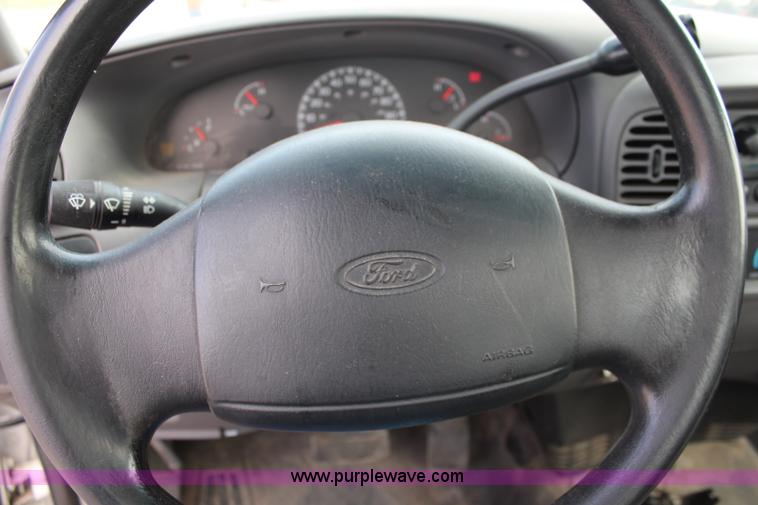 image for item I5952 2000 Ford F150 pickup truck