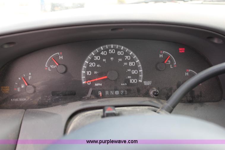 image for item I5952 2000 Ford F150 pickup truck