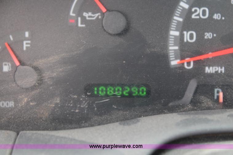 image for item I5952 2000 Ford F150 pickup truck