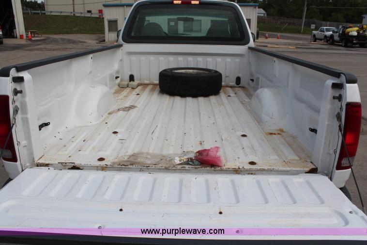 image for item I5952 2000 Ford F150 pickup truck