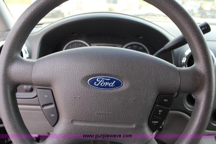 image for item I5954 2005 Ford Expedition XLT SUV