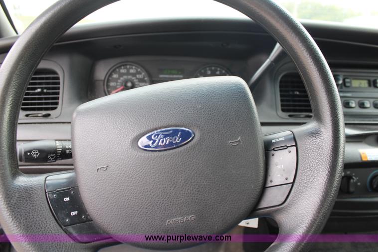 image for item I5955 2009 Ford Crown Victoria Police Interceptor