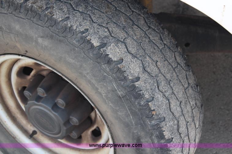 image for item I5958 2001 Ford F250 Super Duty XL SuperCab pickup truck