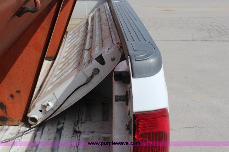 image for item I5958 2001 Ford F250 Super Duty XL SuperCab pickup truck