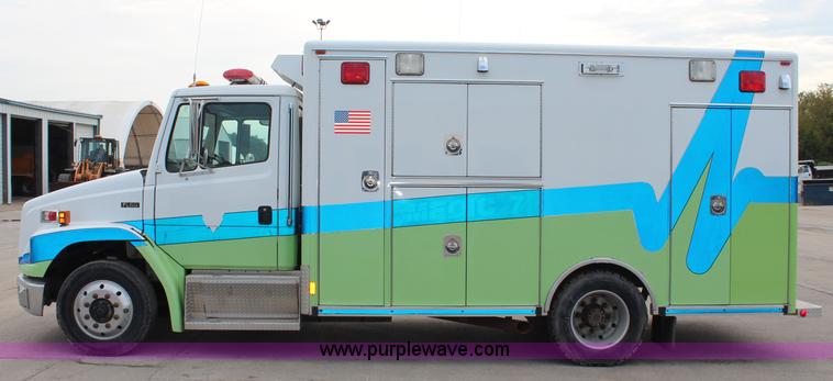 image for item I5986 1998 Freightliner FL60 ambulance