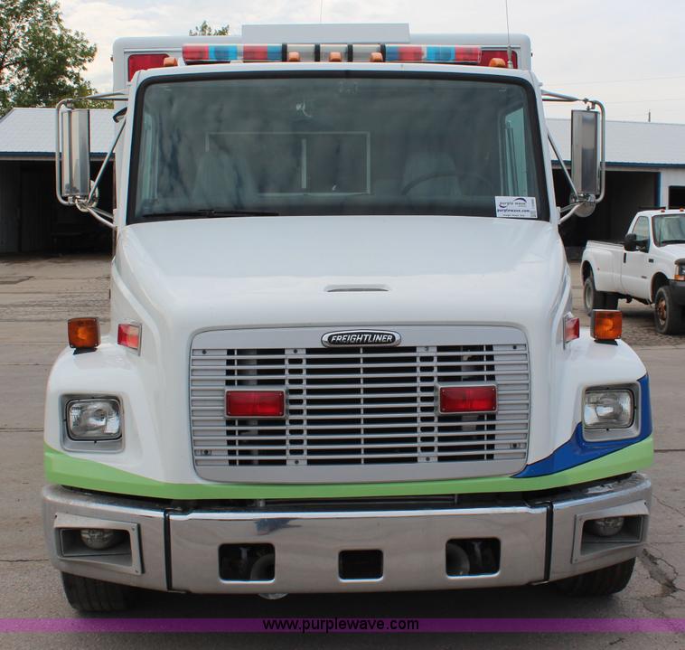 image for item I5986 1998 Freightliner FL60 ambulance