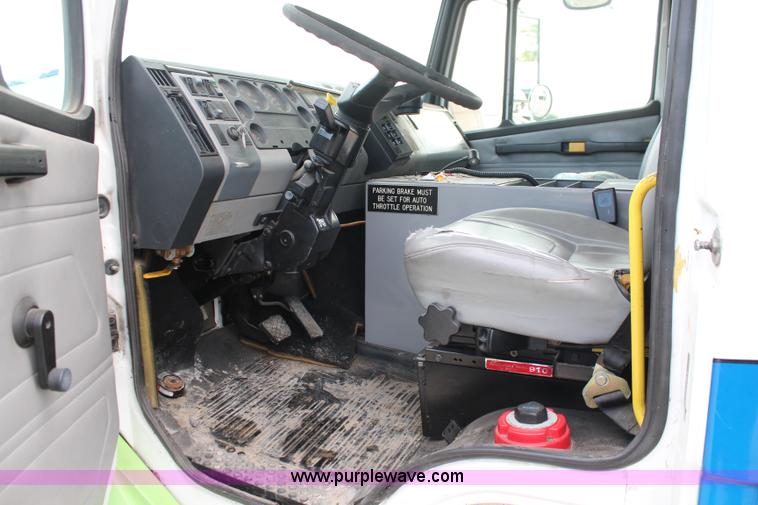image for item I5986 1998 Freightliner FL60 ambulance