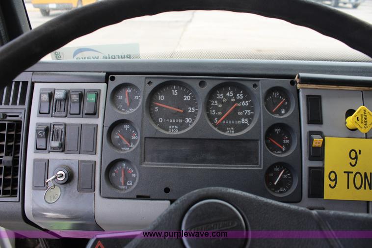 image for item I5986 1998 Freightliner FL60 ambulance