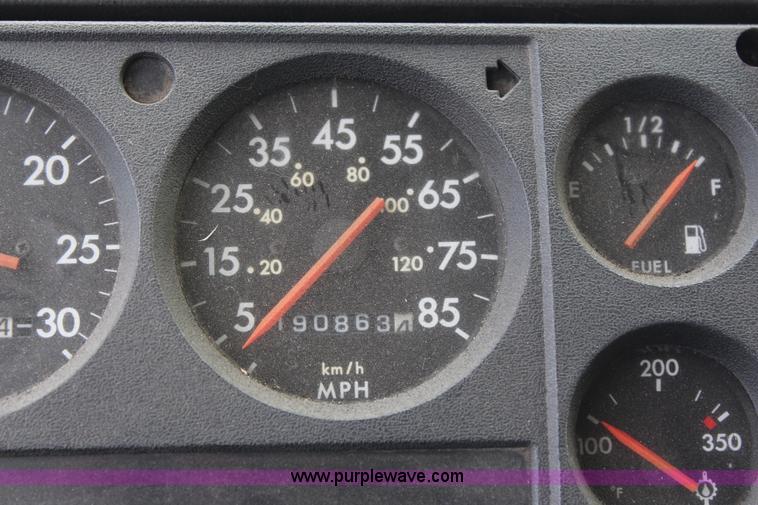 image for item I5986 1998 Freightliner FL60 ambulance