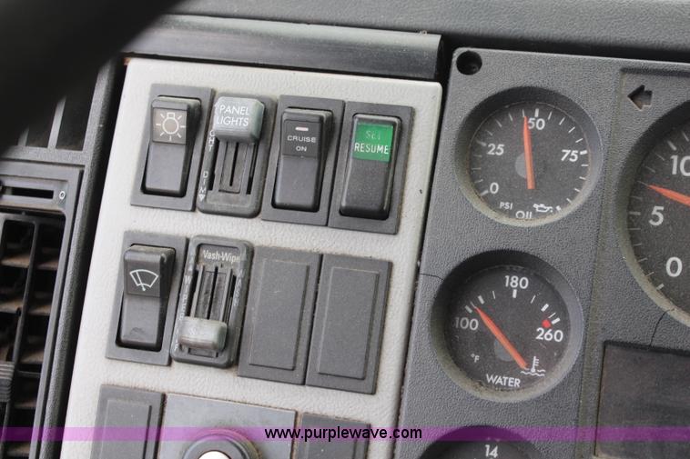 image for item I5986 1998 Freightliner FL60 ambulance