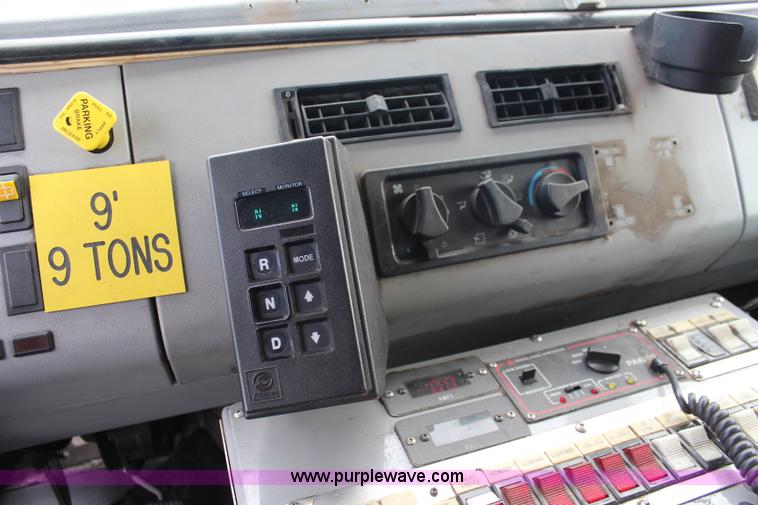 image for item I5986 1998 Freightliner FL60 ambulance