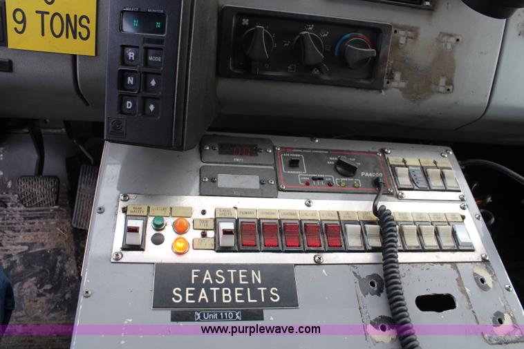 image for item I5986 1998 Freightliner FL60 ambulance