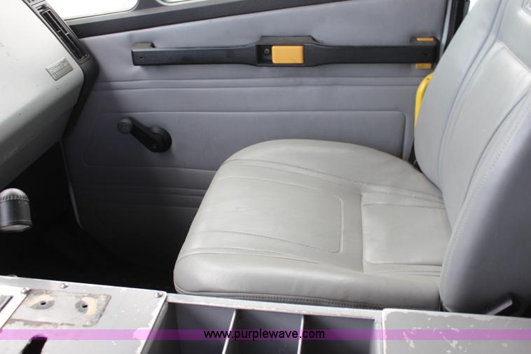 image for item I5986 1998 Freightliner FL60 ambulance