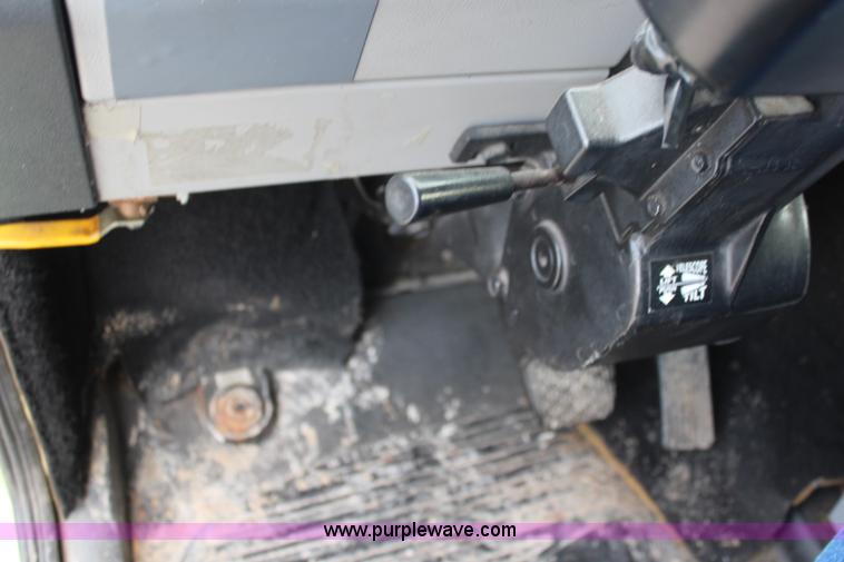 image for item I5986 1998 Freightliner FL60 ambulance