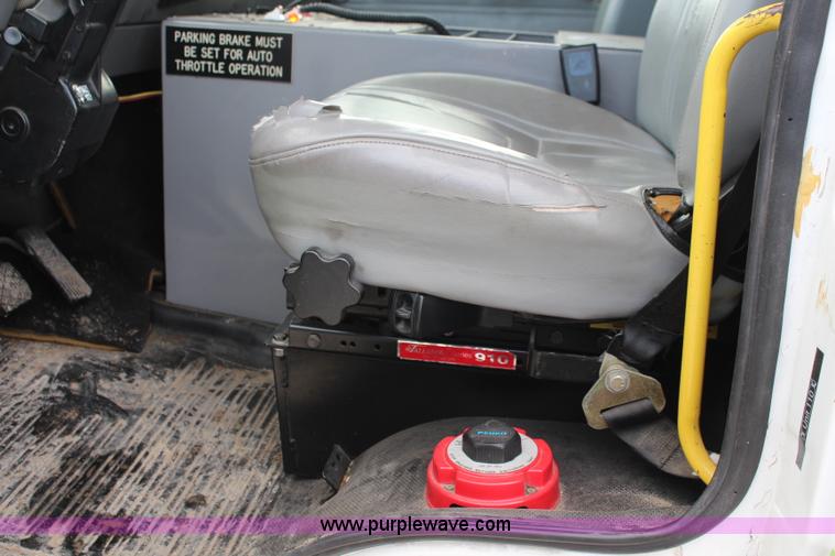 image for item I5986 1998 Freightliner FL60 ambulance