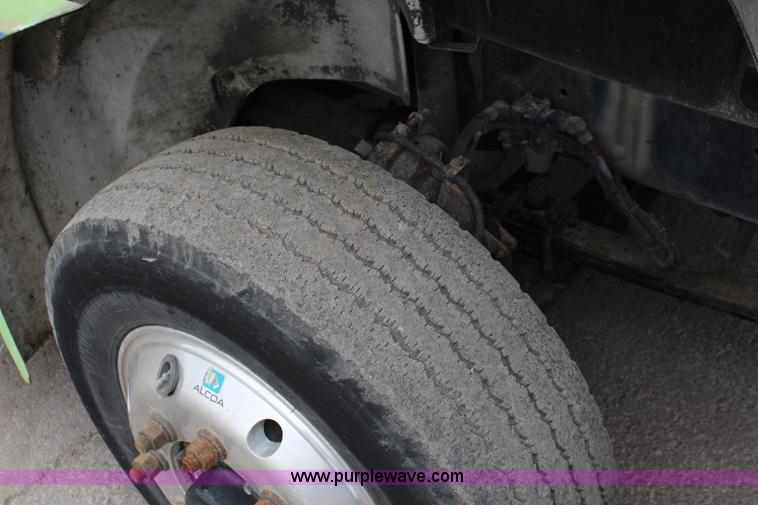 image for item I5986 1998 Freightliner FL60 ambulance