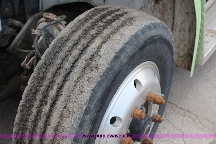 image for item I5986 1998 Freightliner FL60 ambulance