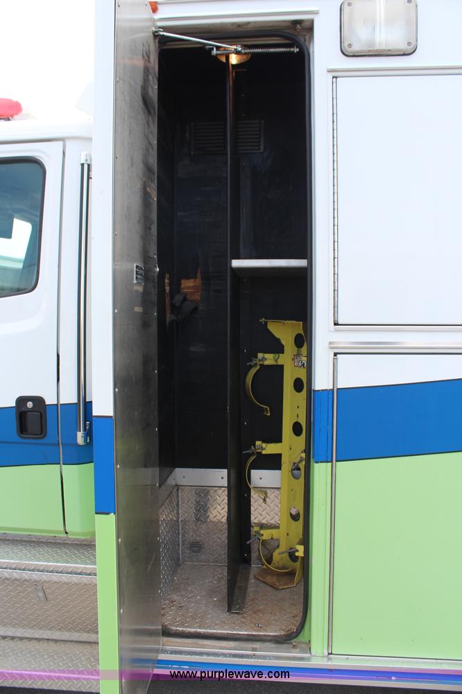 image for item I5986 1998 Freightliner FL60 ambulance