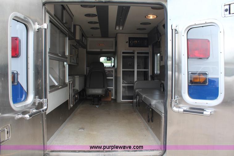 image for item I5986 1998 Freightliner FL60 ambulance