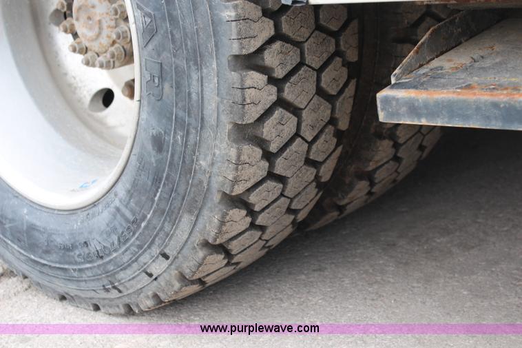 image for item I5986 1998 Freightliner FL60 ambulance