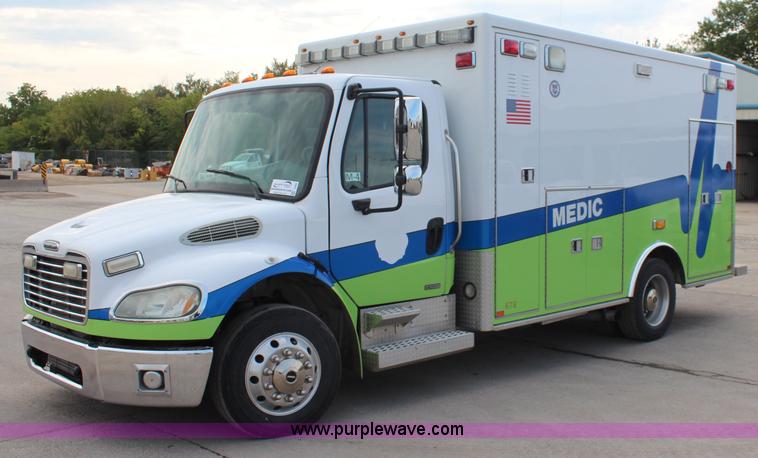 image for item I5988 2005 Freightliner Business Class M2 ambulance