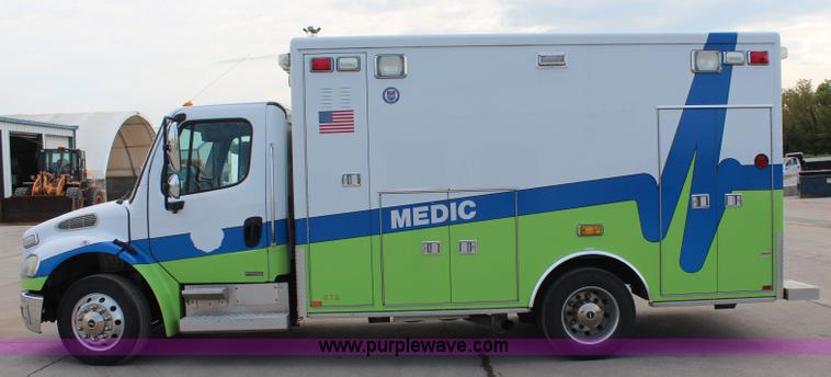 image for item I5988 2005 Freightliner Business Class M2 ambulance