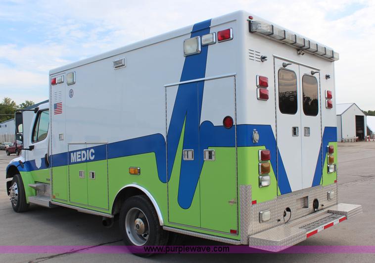 image for item I5988 2005 Freightliner Business Class M2 ambulance