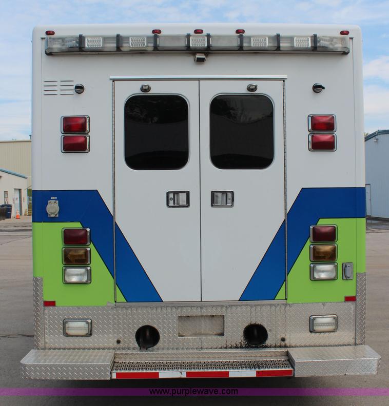 image for item I5988 2005 Freightliner Business Class M2 ambulance
