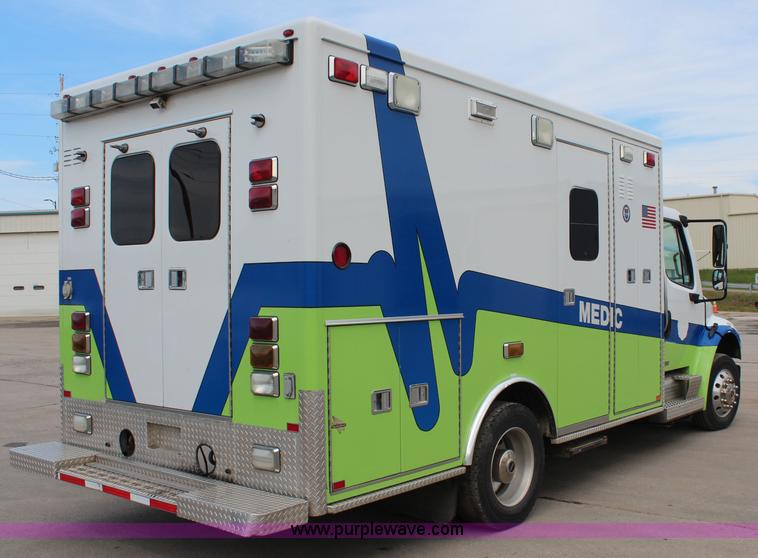 image for item I5988 2005 Freightliner Business Class M2 ambulance