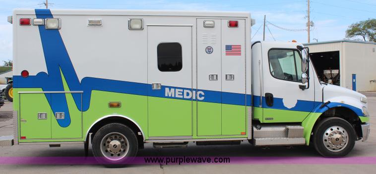image for item I5988 2005 Freightliner Business Class M2 ambulance