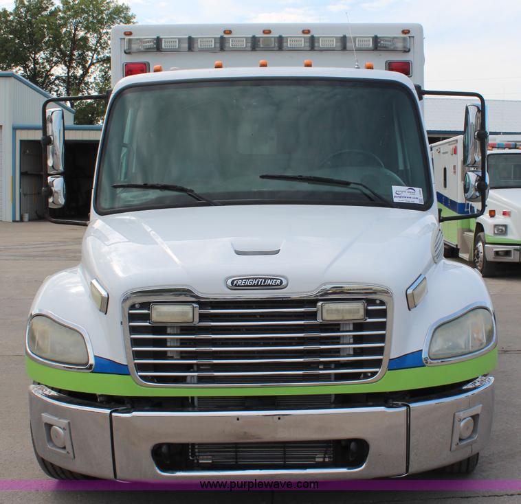 image for item I5988 2005 Freightliner Business Class M2 ambulance