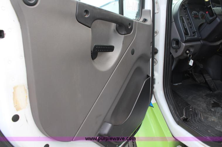 image for item I5988 2005 Freightliner Business Class M2 ambulance