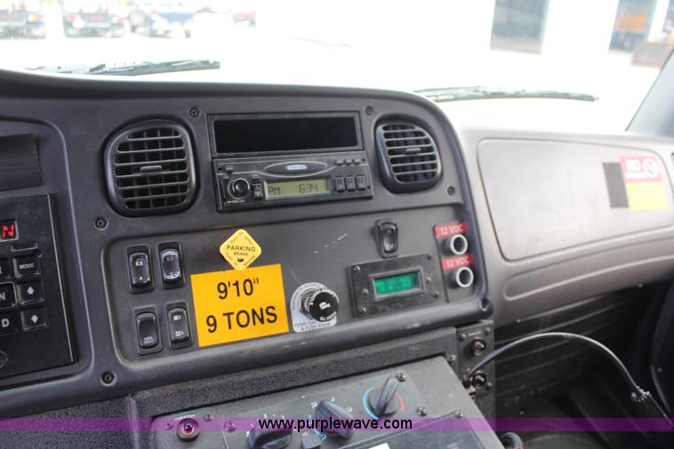 image for item I5988 2005 Freightliner Business Class M2 ambulance