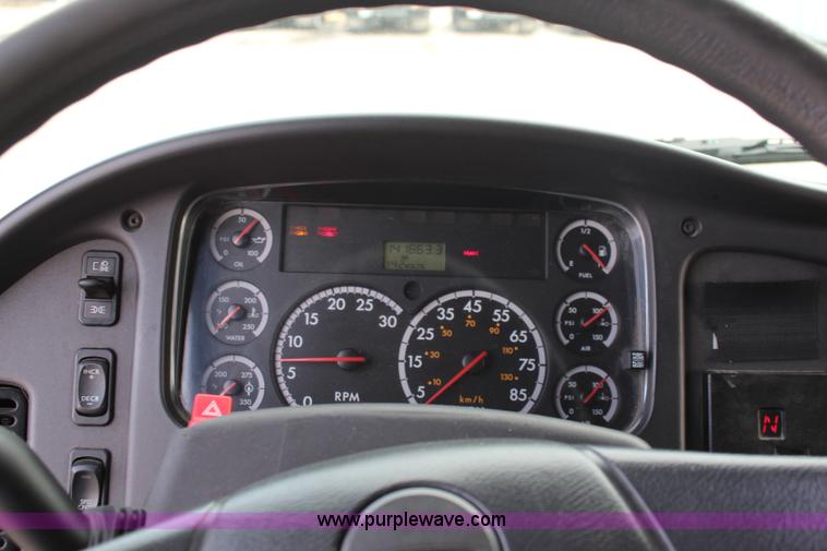 image for item I5988 2005 Freightliner Business Class M2 ambulance