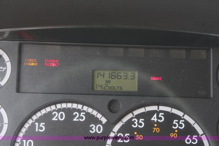 image for item I5988 2005 Freightliner Business Class M2 ambulance