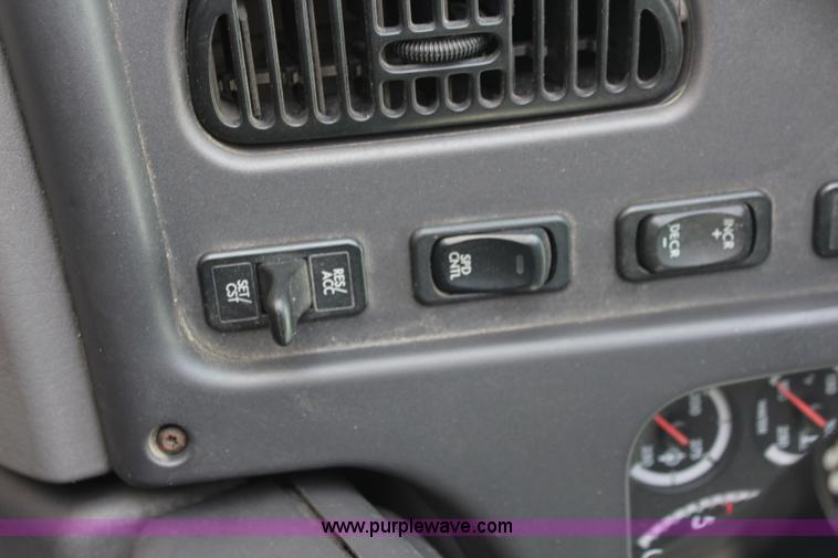 image for item I5988 2005 Freightliner Business Class M2 ambulance