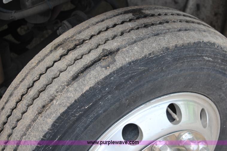 image for item I5988 2005 Freightliner Business Class M2 ambulance