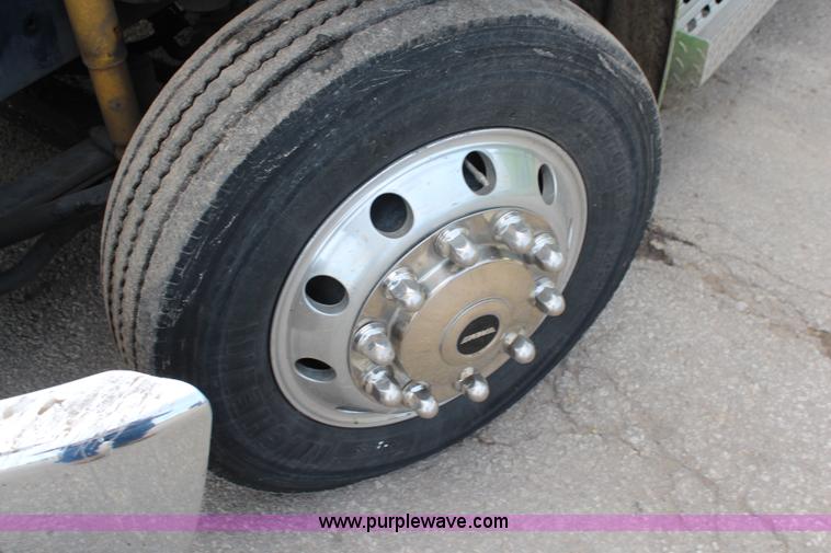 image for item I5988 2005 Freightliner Business Class M2 ambulance