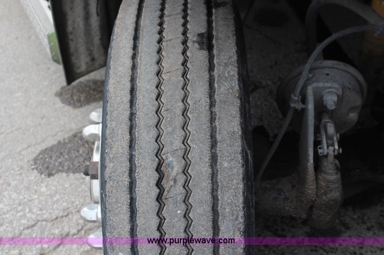 image for item I5988 2005 Freightliner Business Class M2 ambulance