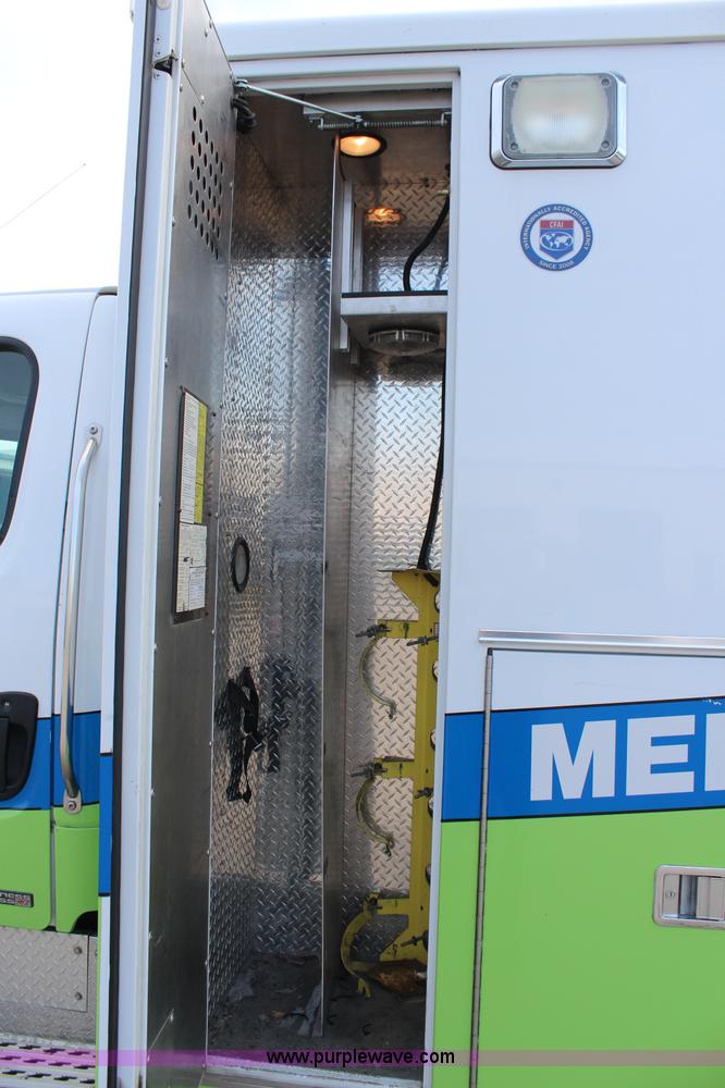 image for item I5988 2005 Freightliner Business Class M2 ambulance