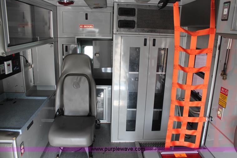 image for item I5988 2005 Freightliner Business Class M2 ambulance