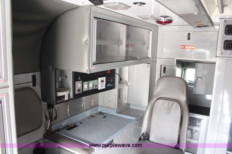 image for item I5988 2005 Freightliner Business Class M2 ambulance