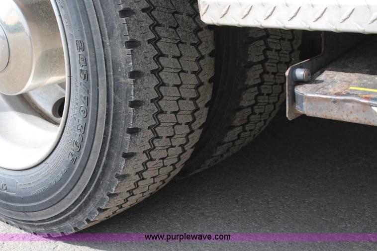 image for item I5988 2005 Freightliner Business Class M2 ambulance