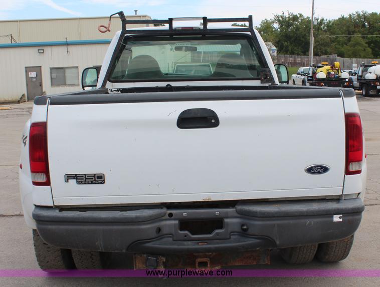 image for item I5989 2003 Ford F350 Super Duty XL pickup truck